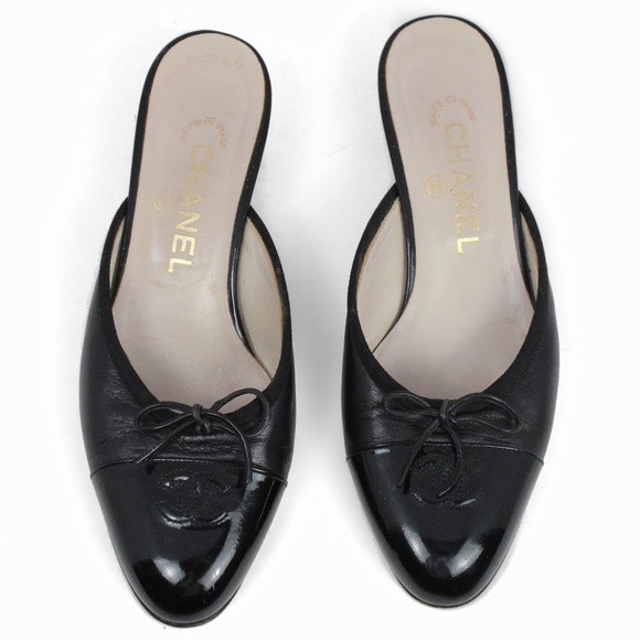 Chanel CC Bow Black Leather Mules - Picture 1 of 4